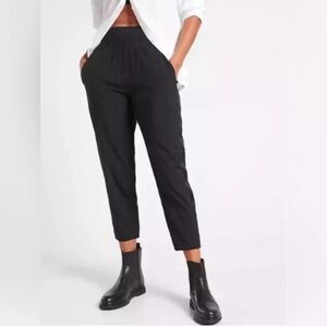 Athleta Women’s Nolita Slim Tapered Crop Pant Black Size 8 Zip Pockets Athletic